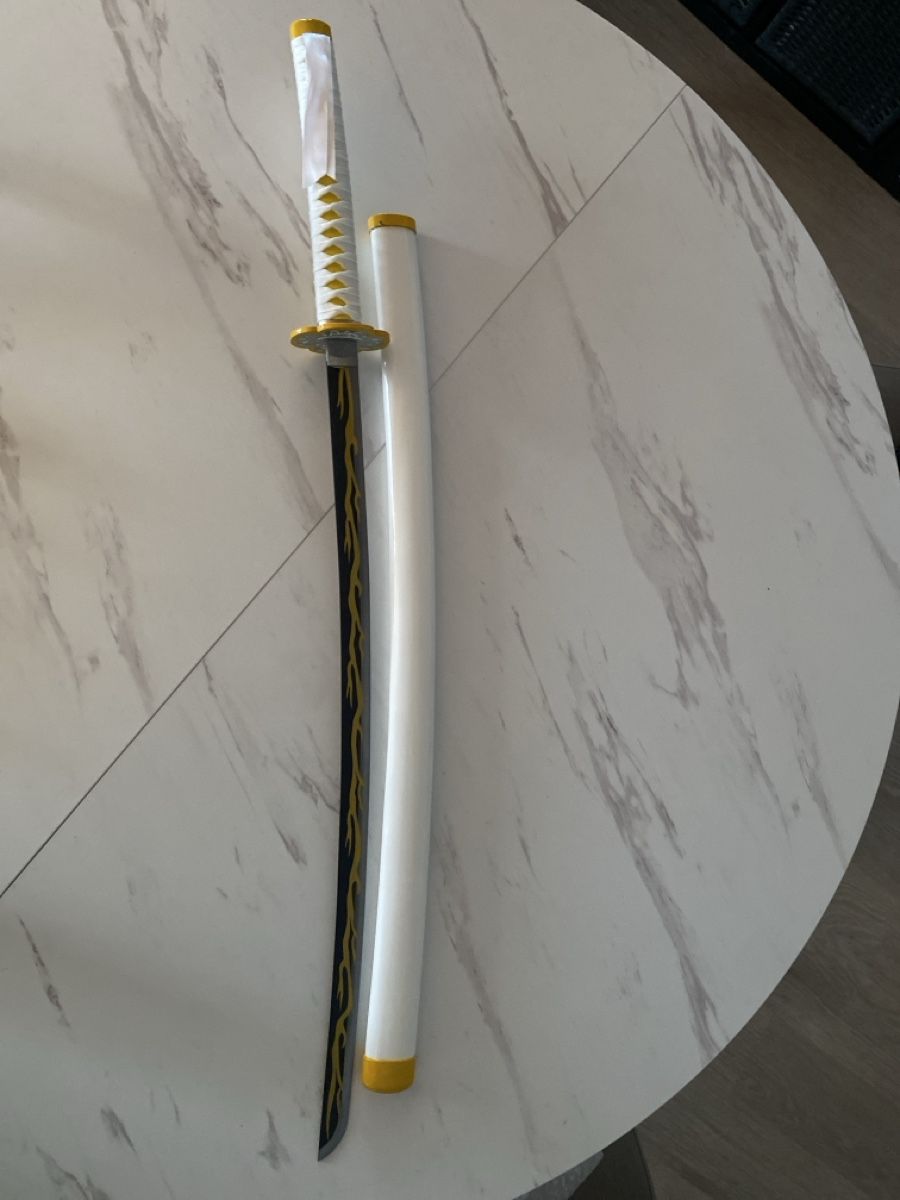 Alle Dekorationen: Demon Slayer Figurines and Katana – Gebraucht aus Bennau von L_Scho 4