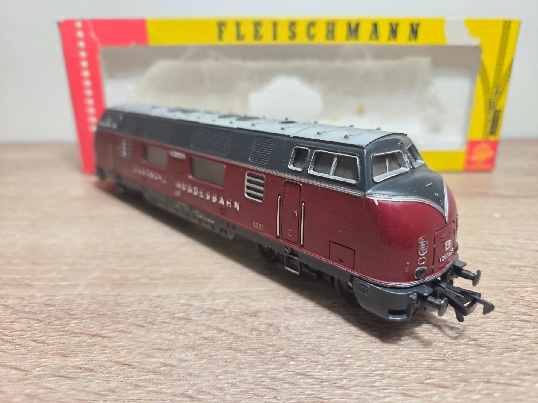 Fleischmann Modellini di ferrovie: Fleischmann 1385 Diesellok V200 DB H0 – Usato da St-Aubin-Sauges venduto da Lo_Go 3