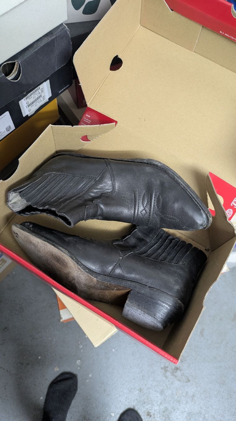 Scarpe da uomo: Stiefeletten schwarz leder – Usato da Morgarten venduto da rra_jvw7 1