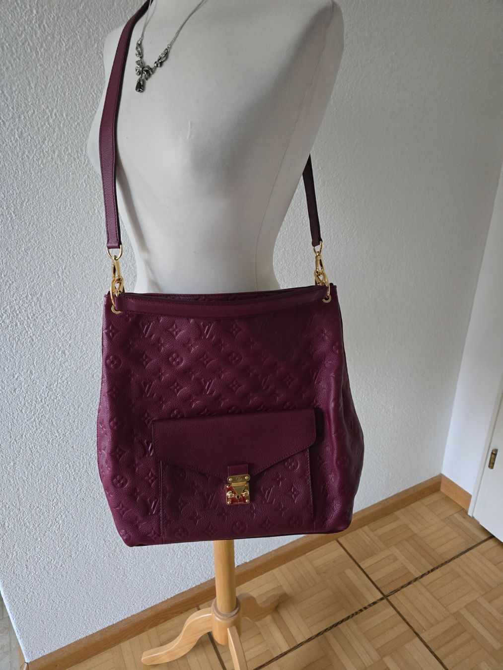 Louis Vuitton Borse: Louis Vuitton Metis hobo Empreinte Weinrot – Usato da Bottmingen venduto da sandy_2