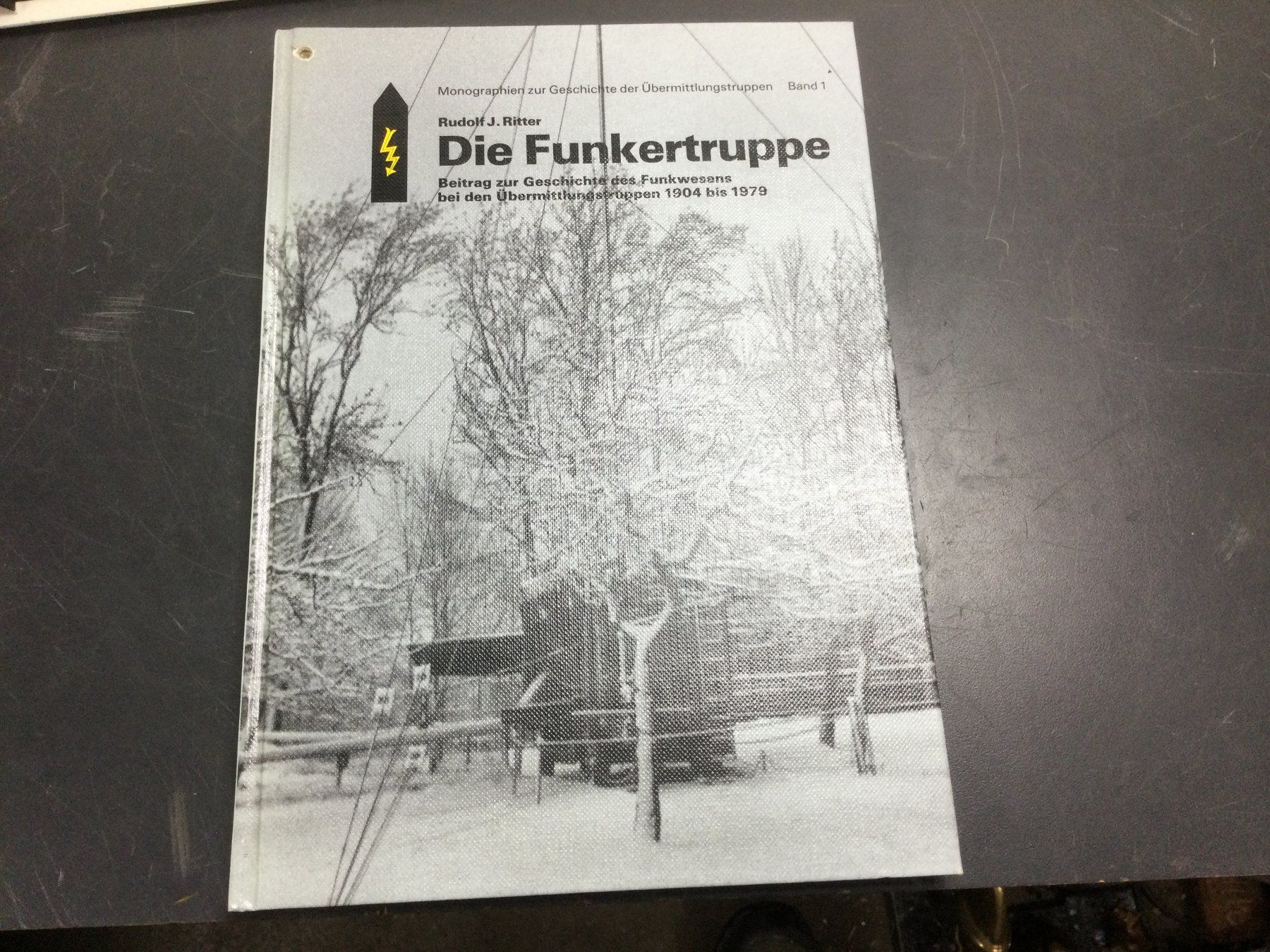 Schweizer Armee Armi bianche: Die Funkertruppe 1904 - 1979 – Usato da Wangen SZ venduto da kuriosum12 3