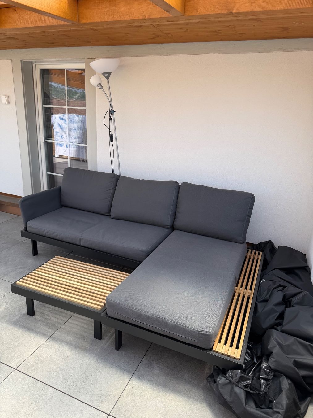 Ikea Divani: Outdoor Sofa mit Tisch – Usato da St. Gallen venduto da leo_pq9v