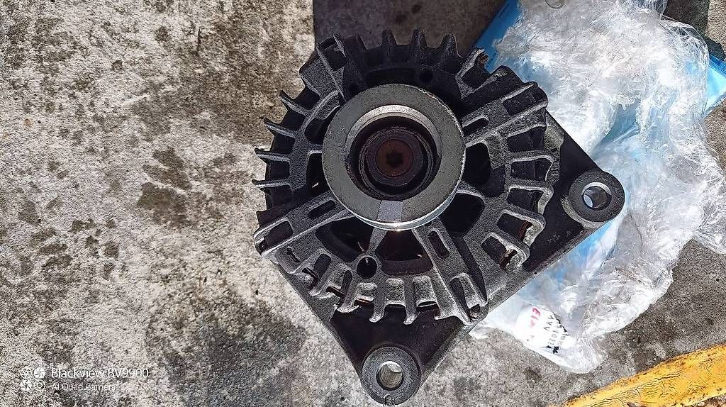 BMW Tutti pezzi di ricambio auto: alternateur bmw 118d e87 – Usato da Bulle venduto da Parapefg 1