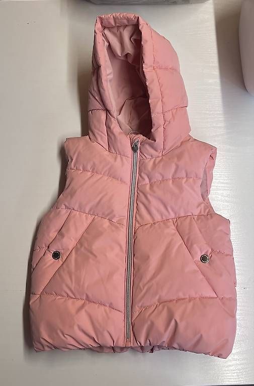 Autres vêtements fille: Kinderweste rosa Grösse 110 – D'occasion à Filisur par Folle74
