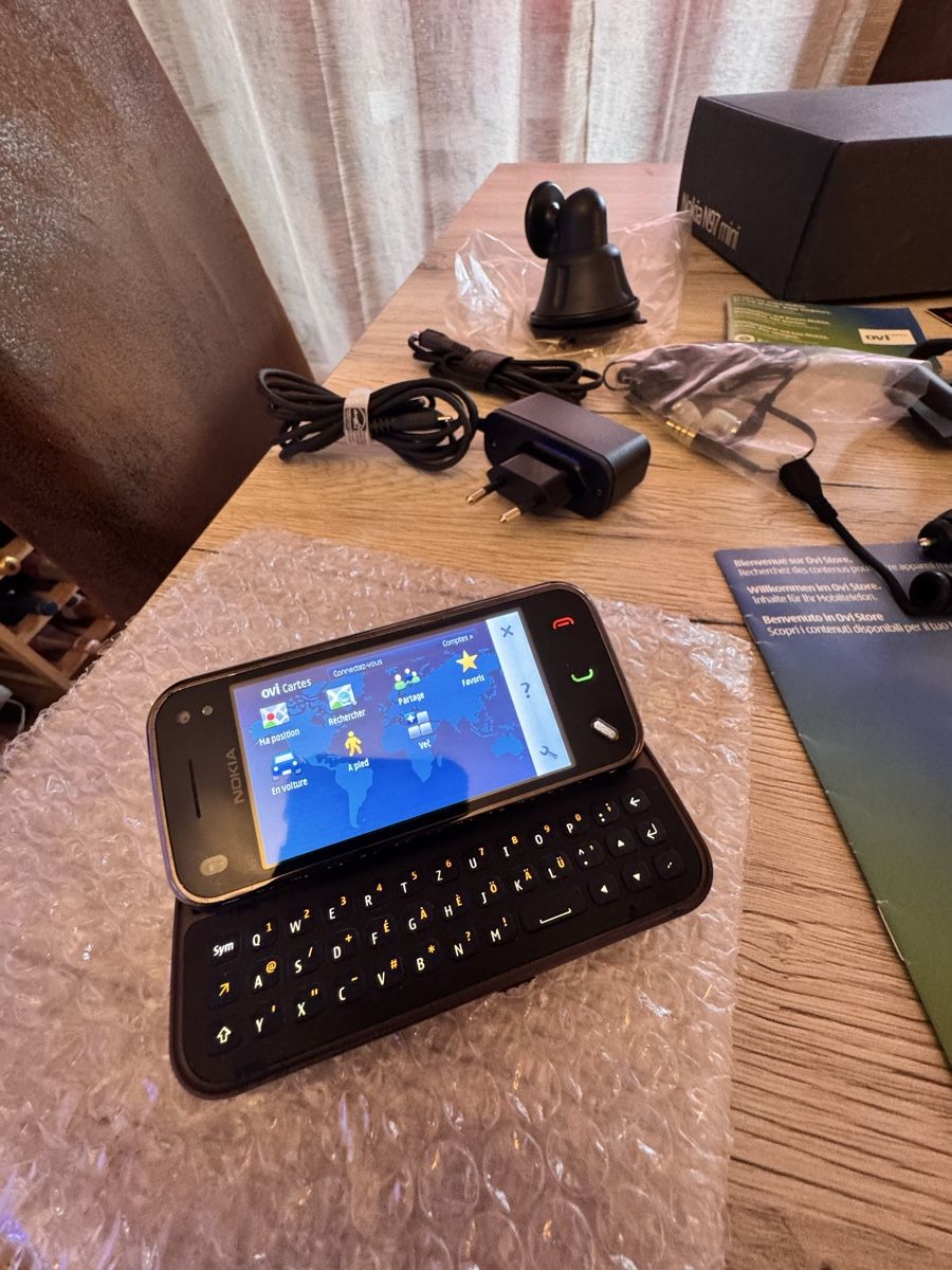 Nokia Telefoni cellulari / Smartphones: Nokia N97 mini complet avec accessoires d'origine – Nuovo e nell'imballaggio originale da La Chaux de fonds venduto da car_f9yg 3