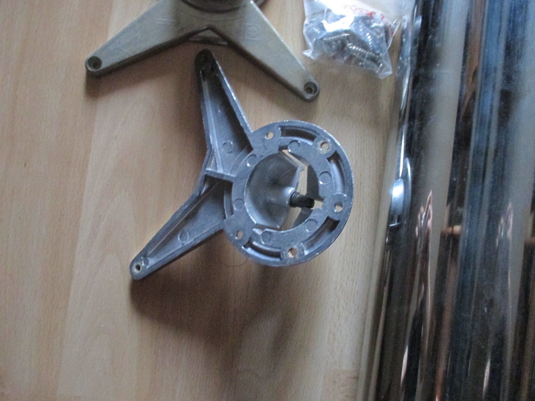 Sonstiges Mobiliar: Tischbeine Metall verchromt – Gebraucht aus Breitenbach von anti11 5