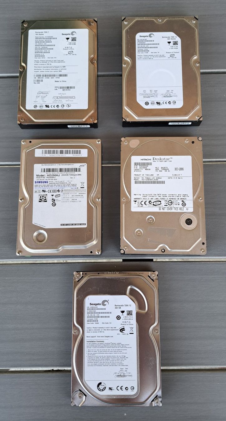 Harddisks: ***** Sortiment von 5x HDD ab 1 CHF – Gebraucht aus Villaz-St-Pierre von Ubid