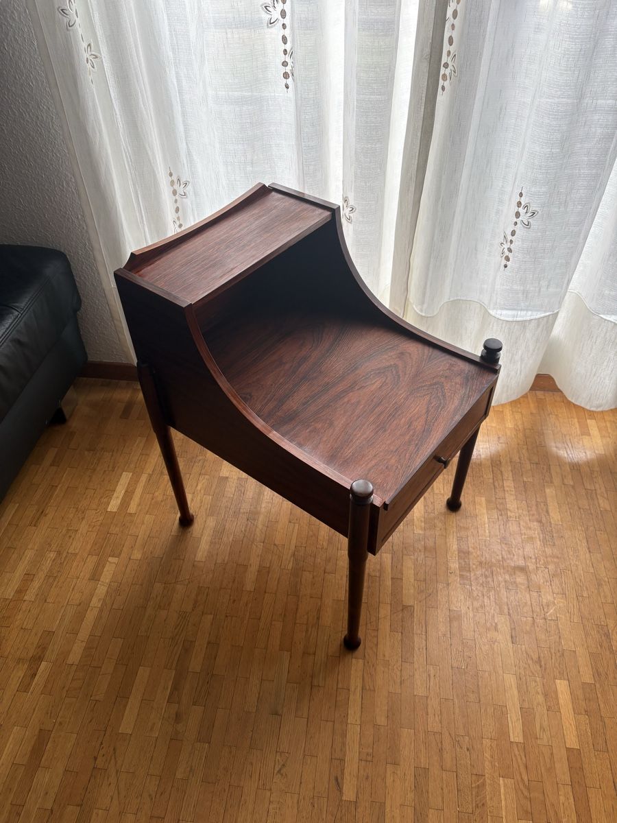 Comodini: Table de chevet ou bout canapé Scandinave – Usato da petit lancy venduto da FerreiraLuis