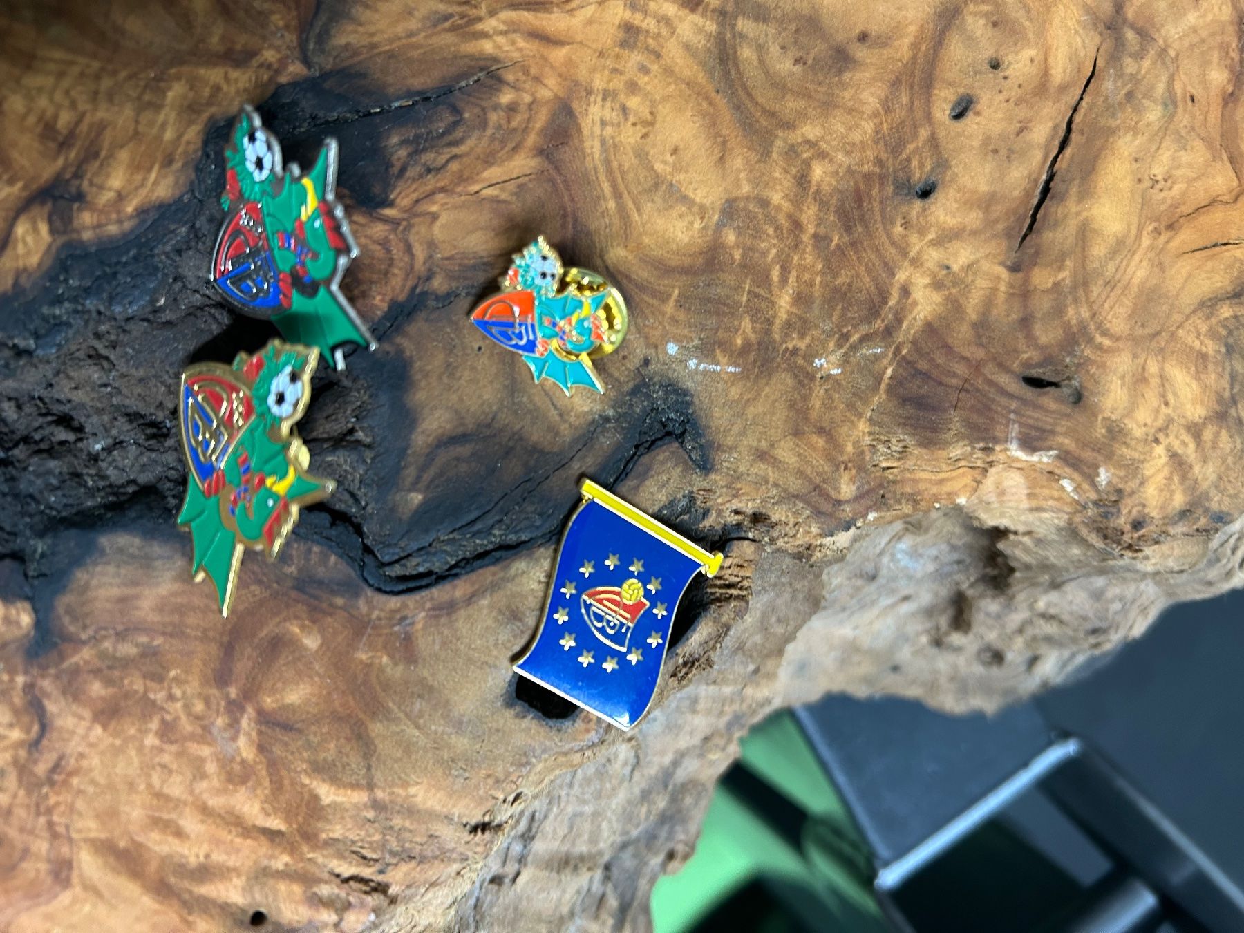 FC Basel Placchette & Badge: Fc Basel Pins 4Stk selten!! – Usato da Allschwil venduto da Haffelow