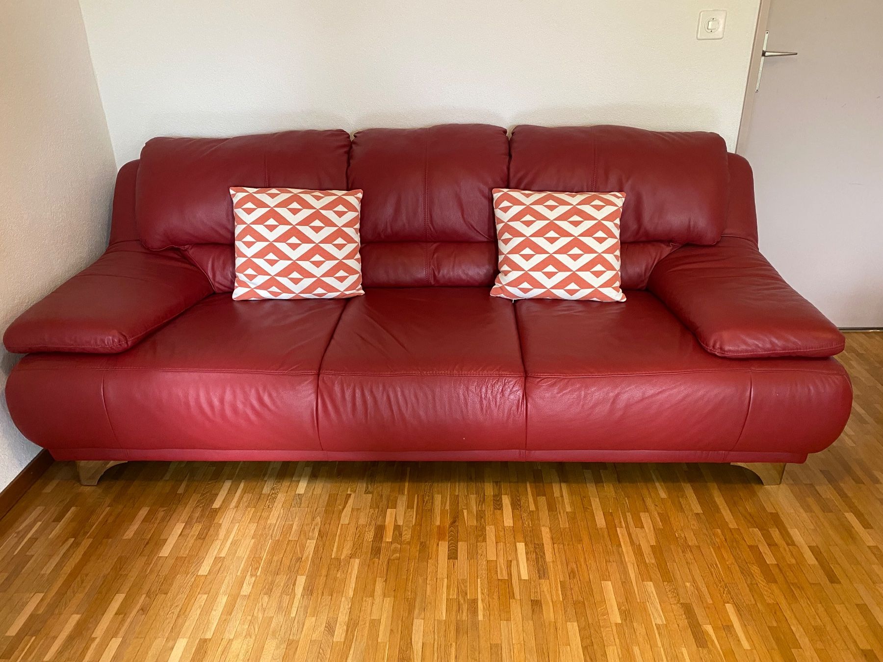 Conforama Divani: Rote sofa – Usato da Bonstetten venduto da Kai14