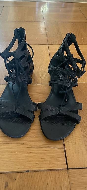 Chaussures femmes: Riemchen Sandaletten 40 – D'occasion à Luzern par labouche78