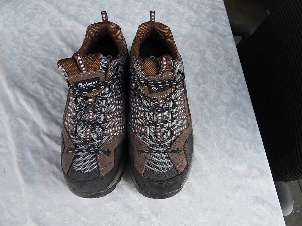 Chaussures hommes: SHERPA Trekingschuh Grösse 44 – D'occasion à Detligen par Arminus