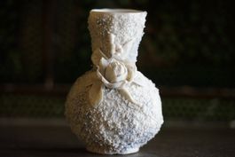 Vase klein mit modellierter Rose