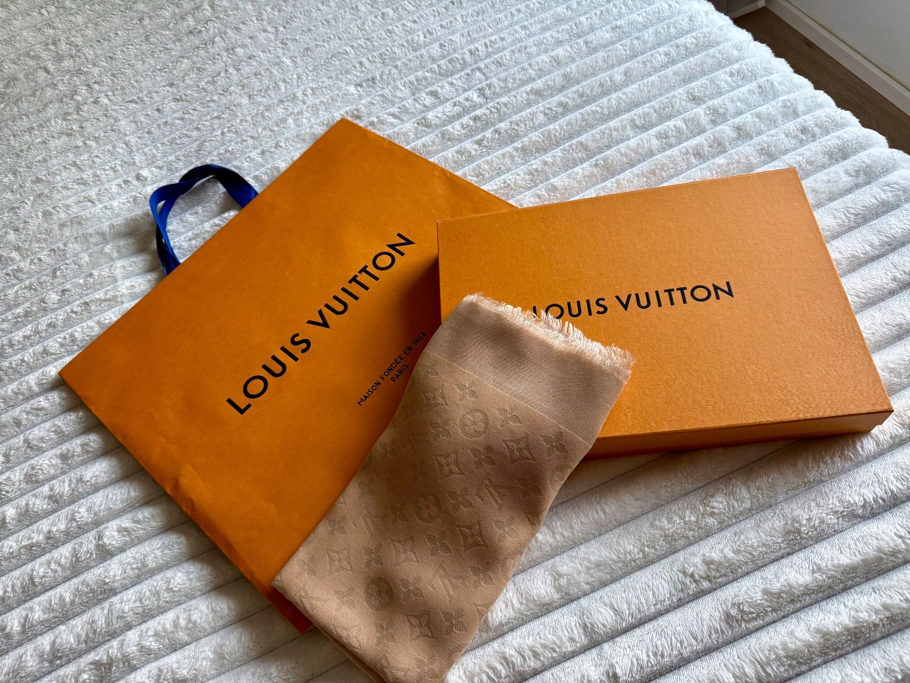 Foulard & Sciarpe: Foulard beige 140/140 – Nuovo e nell'imballaggio originale da Bussigny venduto da nan_nw9d 2