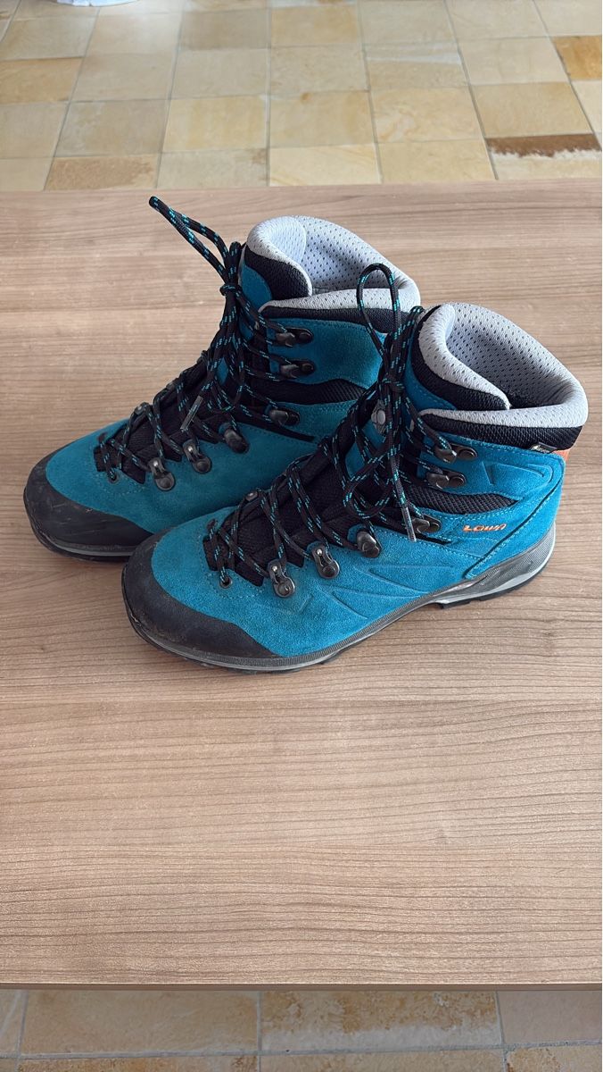 Lowa Scarpe da uomo: Lowa Wanderschuhe Damen Grösse 39 – Usato da Wangen b. Olten venduto da Grosspape