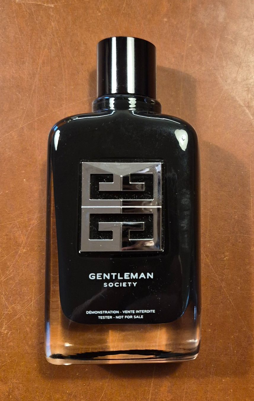 Givenchy Profumi & Eau de Toilette: Givenchy Gentleman Society Eau de Parfum, 100ml – Nuovo e nell'imballaggio originale da Küssnacht am Rigi venduto da Hannibal06