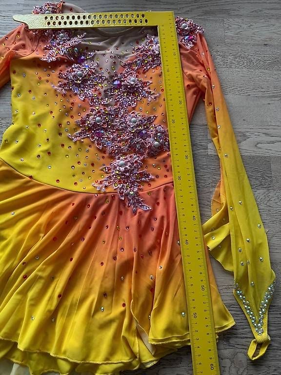 Leibchen & Hosen: Wunderschönes Kürkleid mit Ombré-Effekt – Gebraucht aus Rüthi (Rheintal) von nad_8fvx 2
