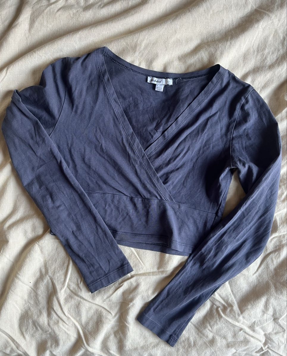 Top: blue wrap longsleeve – Usato da Luzern venduto da janine_l 3
