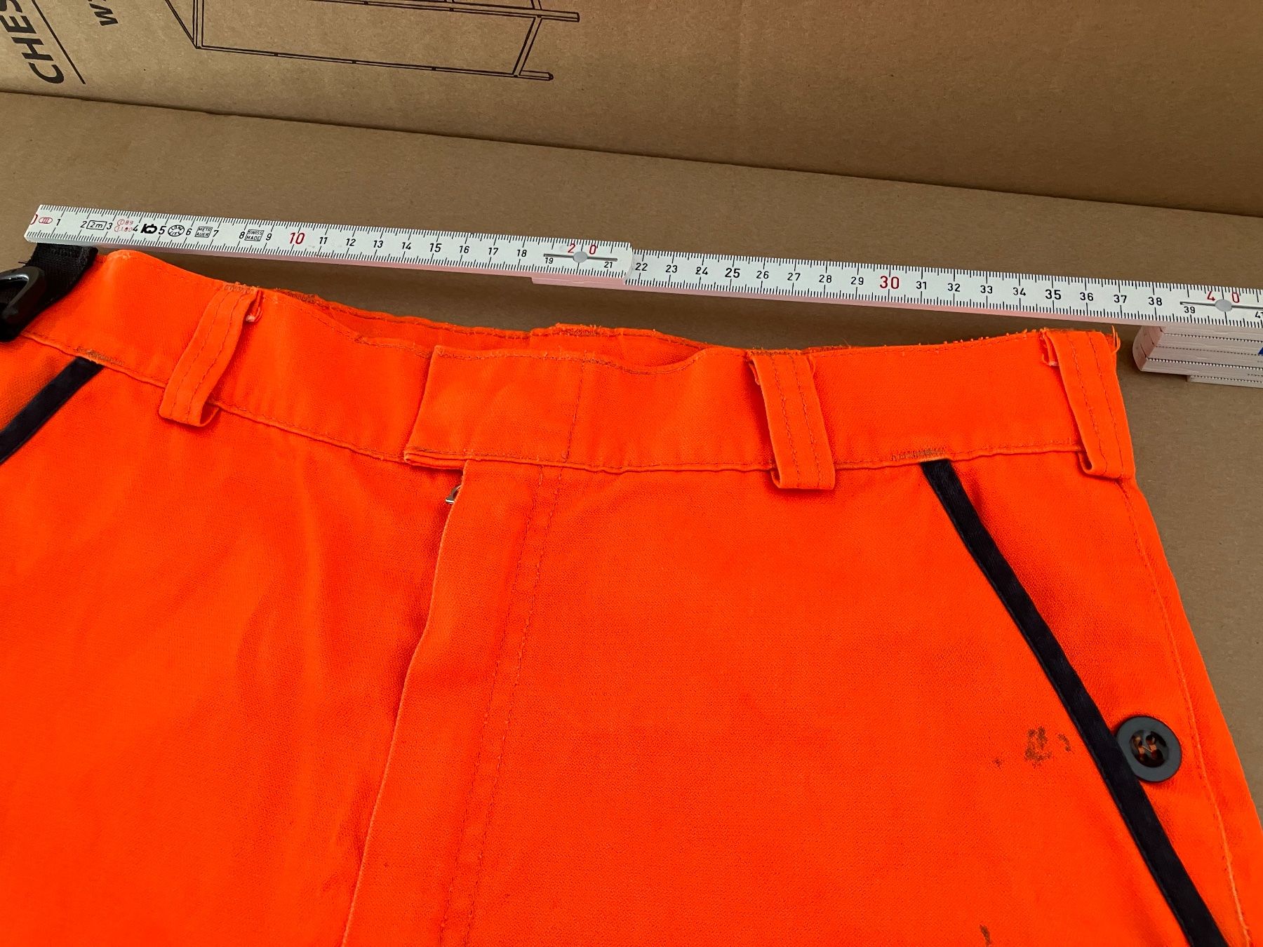 Pantaloni: Arbeitskleidung sehr kurze Hose Gr.36 – Usato da Bettwiesen venduto da Zustand57 3