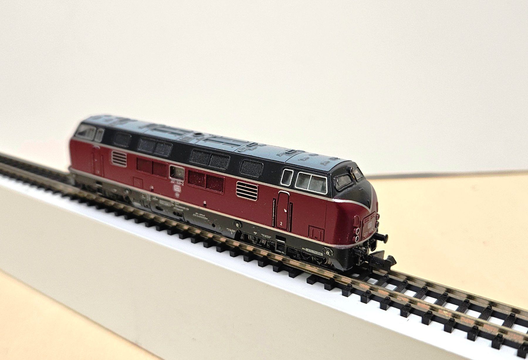 Trix Modellini di ferrovie: Minitrix Diesellok BR 221, analog – Usato da Oensingen venduto da Helo19 2