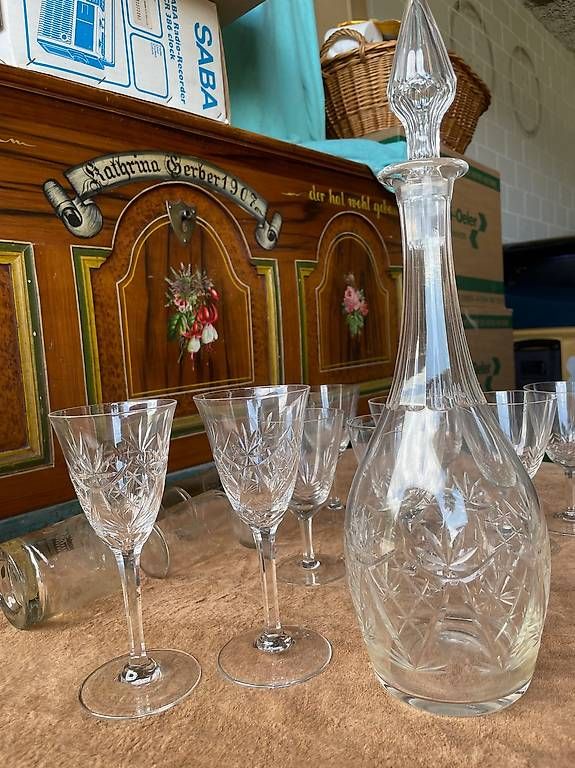 Caraffe: antike filigrane Glaskaraffe mit Deckel mit diversen Gläsern – Usato da Oberburg venduto da Tefi12 3