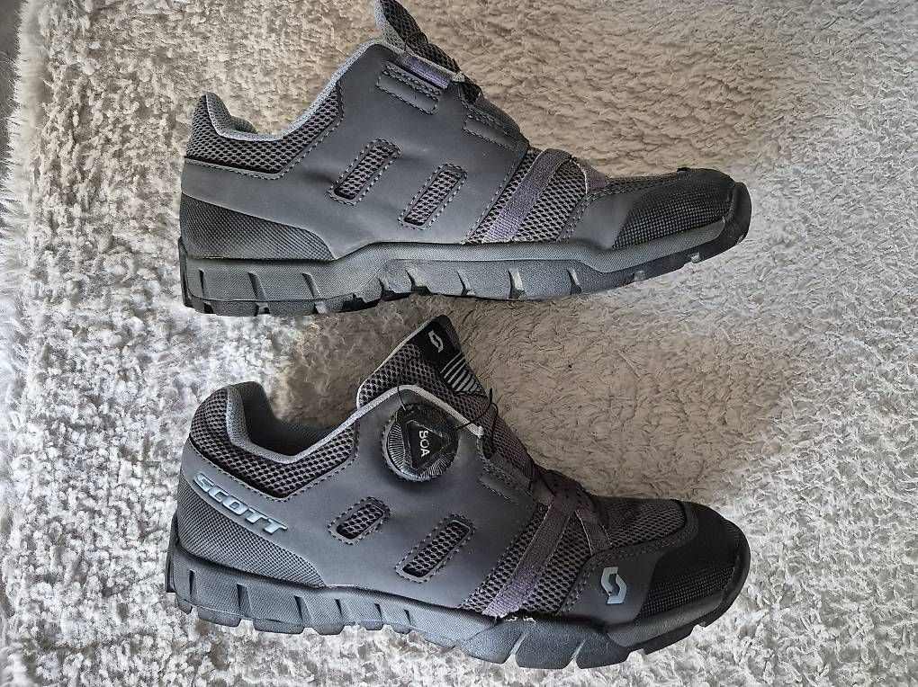 Scarpe da donna: Chaussures VTT 40 – Usato da Fey venduto da vsuso 2