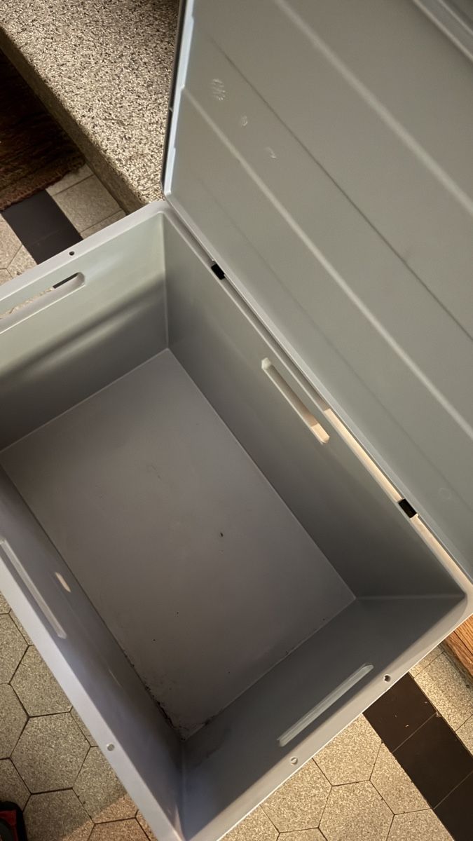 Casse di trasporto: Eurobox mit Deckel grau – Usato da Zürich venduto da NorinaAurora 1