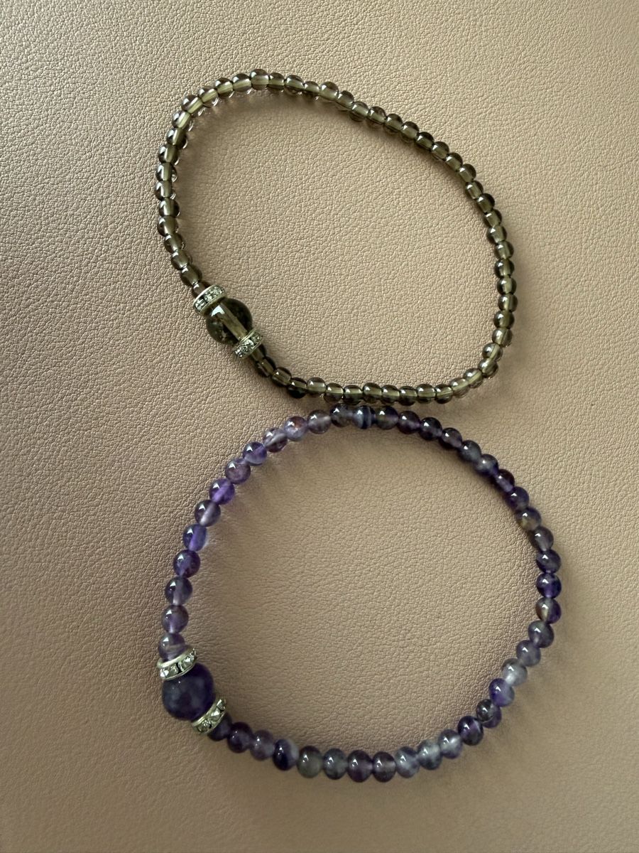 Armbänder & -reifen: 2 Beaded Bracelets Amethyst Smoky Quartz – Gebraucht aus Boswil von Tamara_Vanessa92