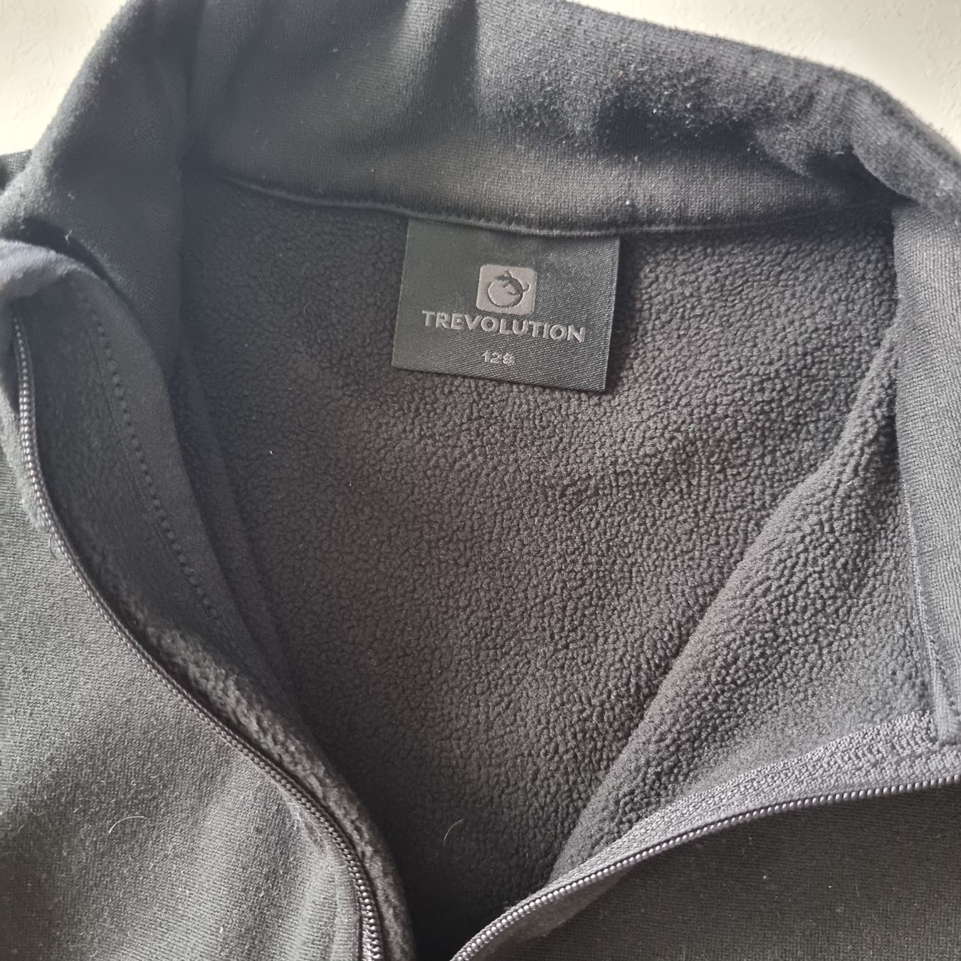Pullover & Sweatshirts: Schöner schwarzer Trevolution Skipulli Gr. 128 – Gebraucht aus Arth von Africa44 1