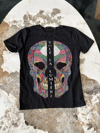 Schwarzes T-Shirt mit Totenkopf-Print