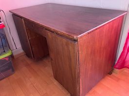 Petit bureau en bois massif 