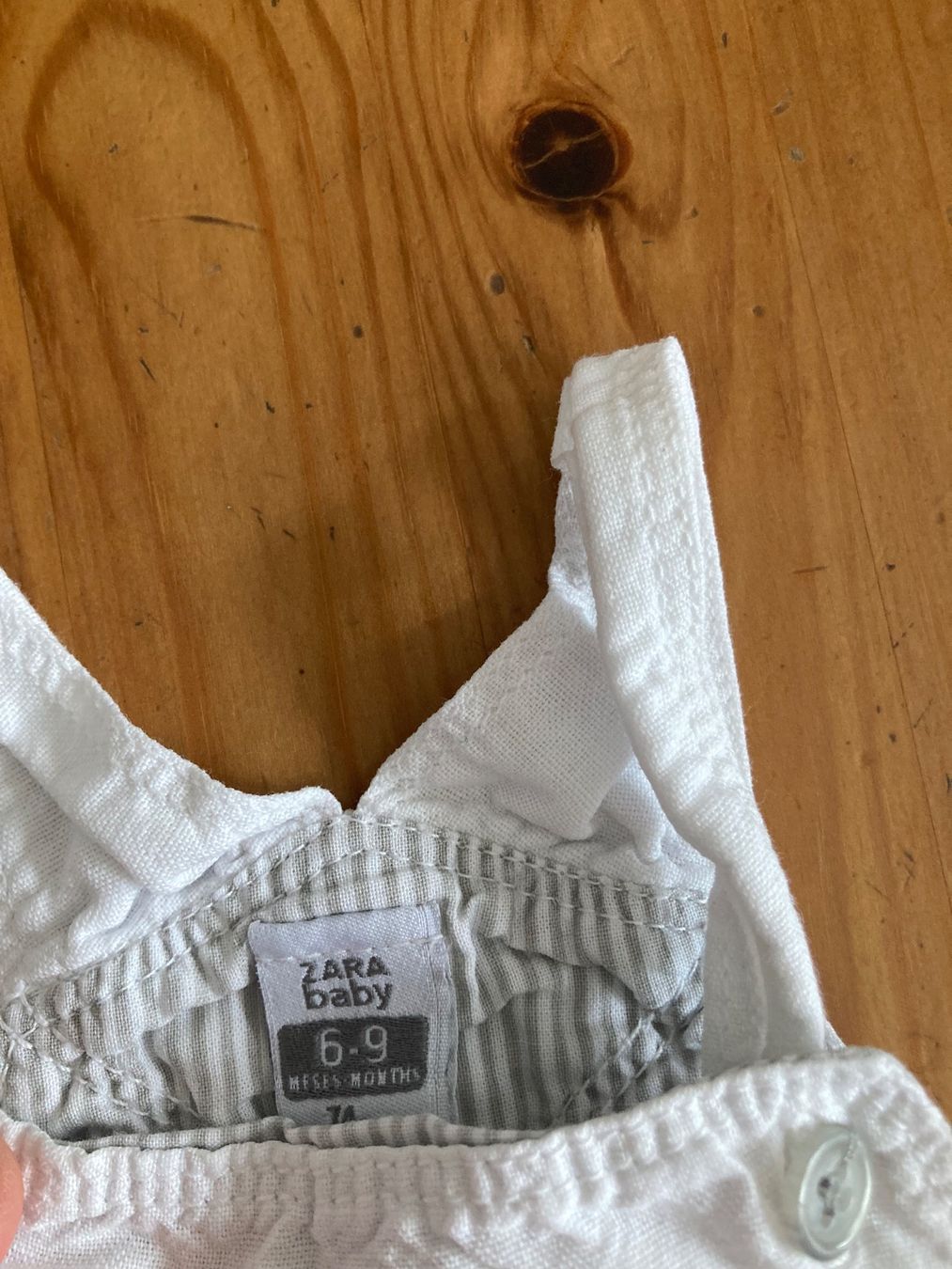 Zara Pantaloni: Kurze Latzhose grösse 68/74 – Usato da bretzwil venduto da Marca25 1