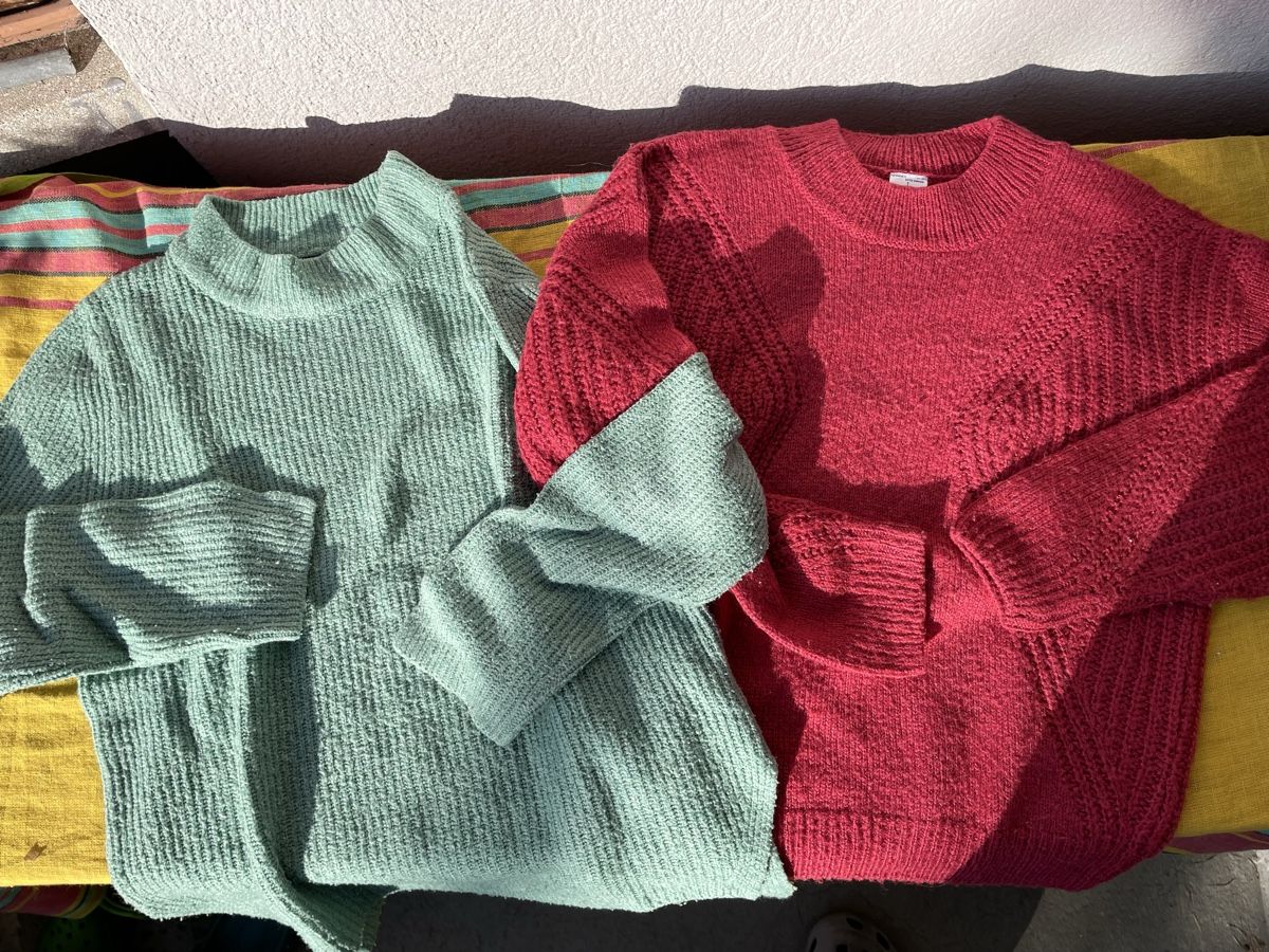 C&A Pullover & Sweatshirts: 2x Mädchen Strickpullover Gr. 140 – Gebraucht aus Bern von brup