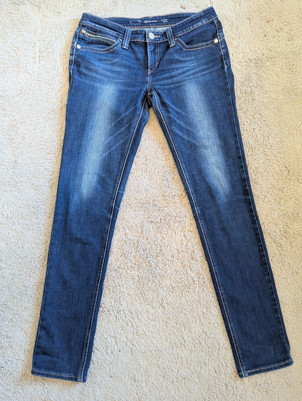 Levi's Jeans: jean Levi's 30 – Nuovo (secondo la descrizione) da Montreux venduto da dem_gyt9