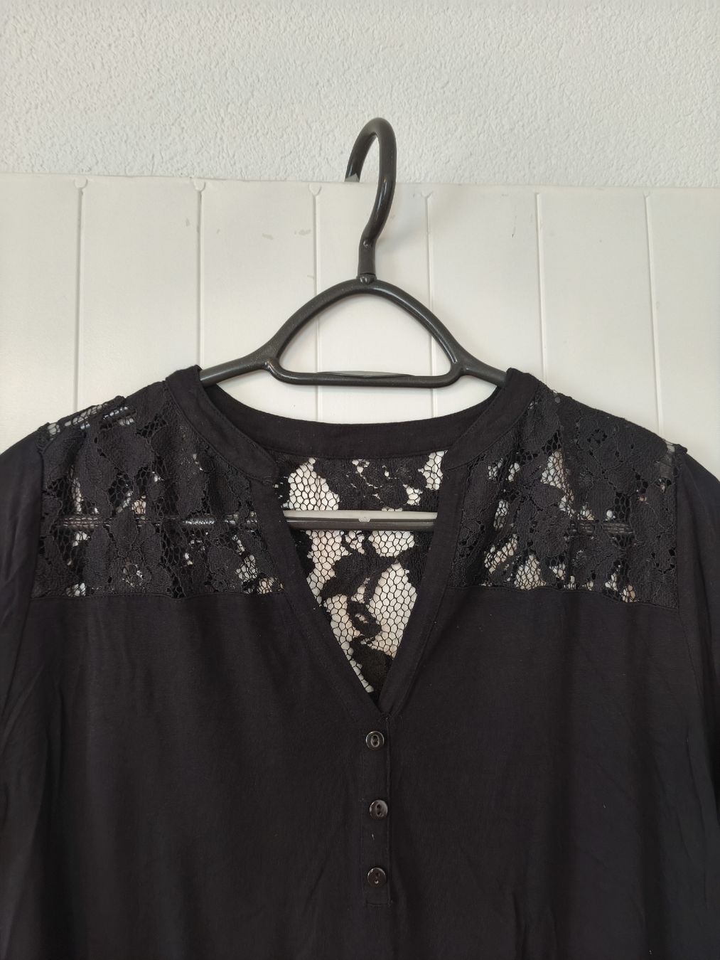 Blusen, T-Shirts & Tops: Damenbluse, Schwarz, 95% Viskose – Gebraucht aus Wohlen AG von art_9qvl 1