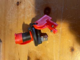 Batterie Klemme abschliessbar Trennschalter !