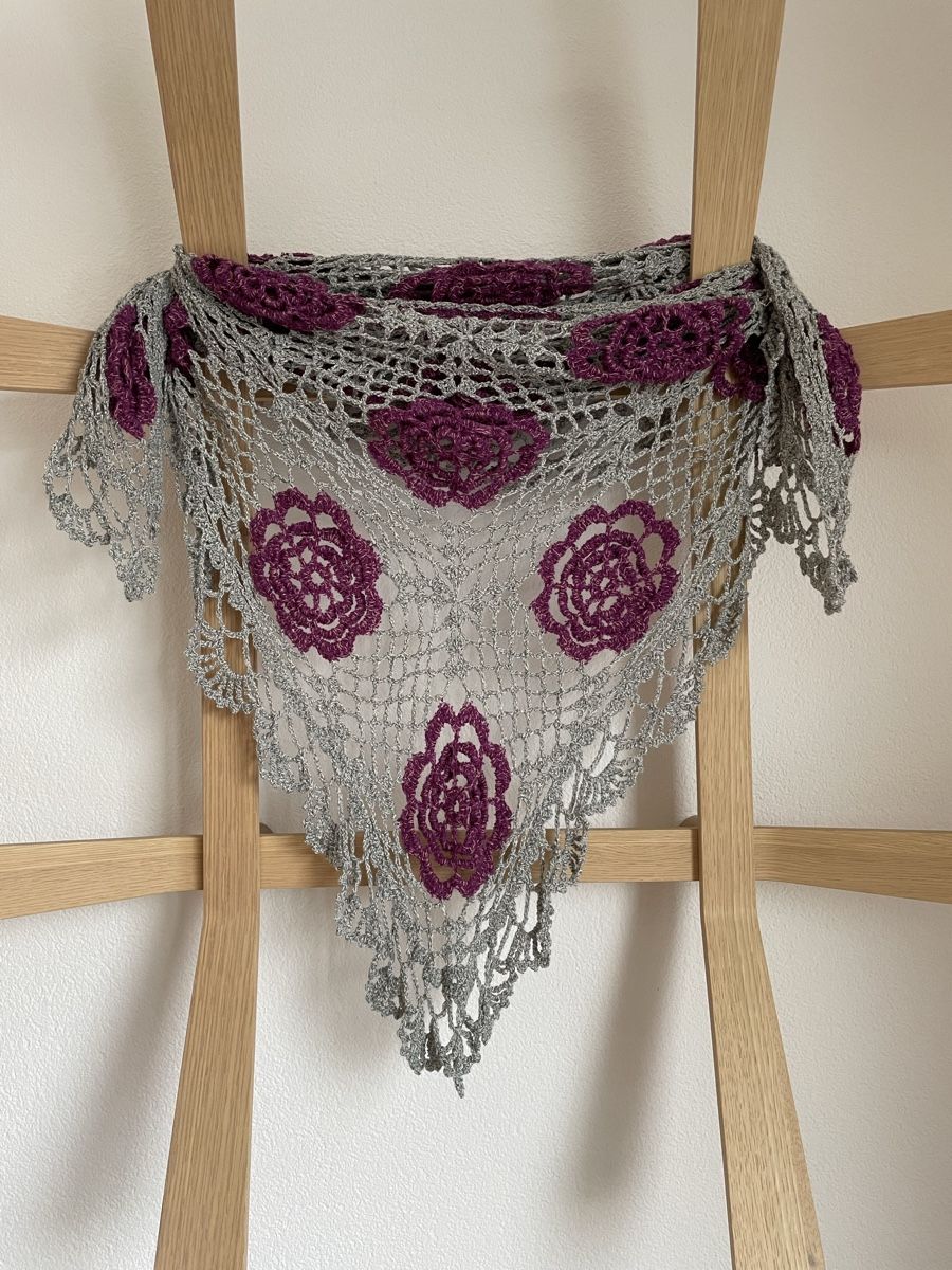 Foulard & Sciarpe: Exclusive handmade Crochet Shawl with Flower Design – Nuovo (secondo la descrizione) da Küsnacht ZH venduto da Zubli 3