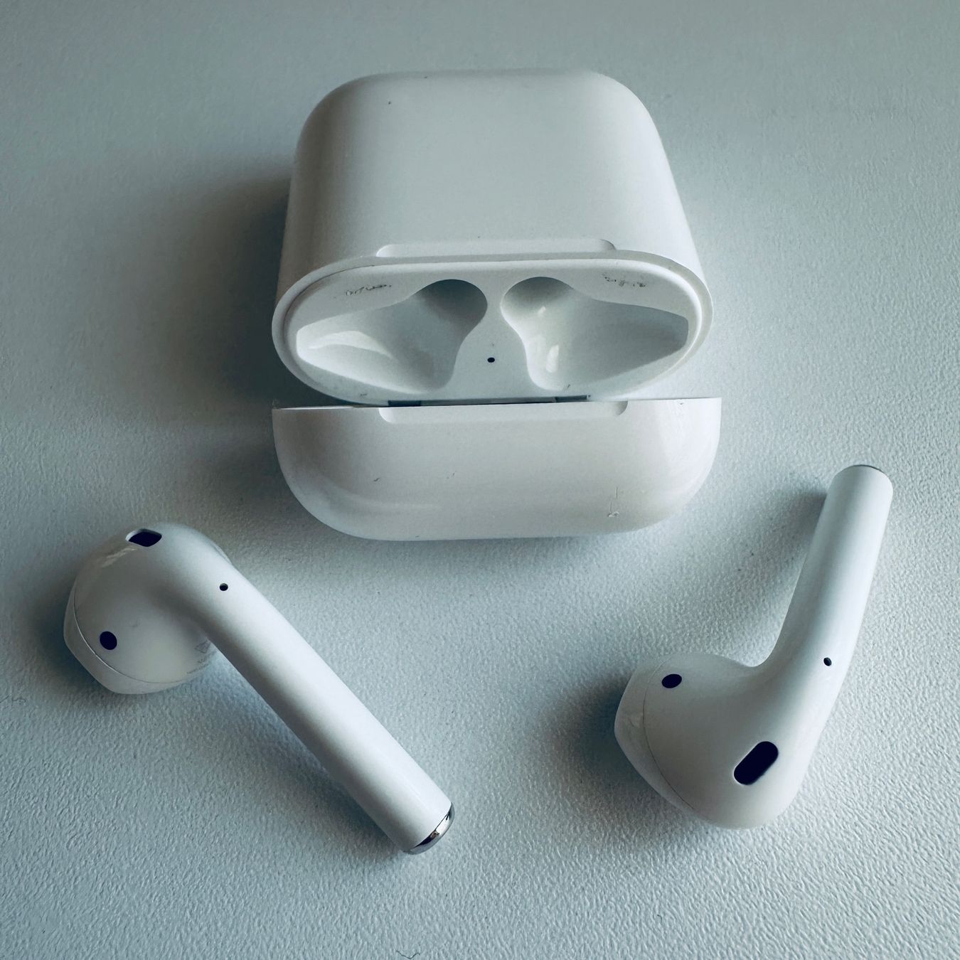 Apple Cuffie: Original Apple AirPods 2 Kopfhörer Wireless Lightning Kabel – Usato da Basel venduto da MY.AIRPODS.SHOP 1
