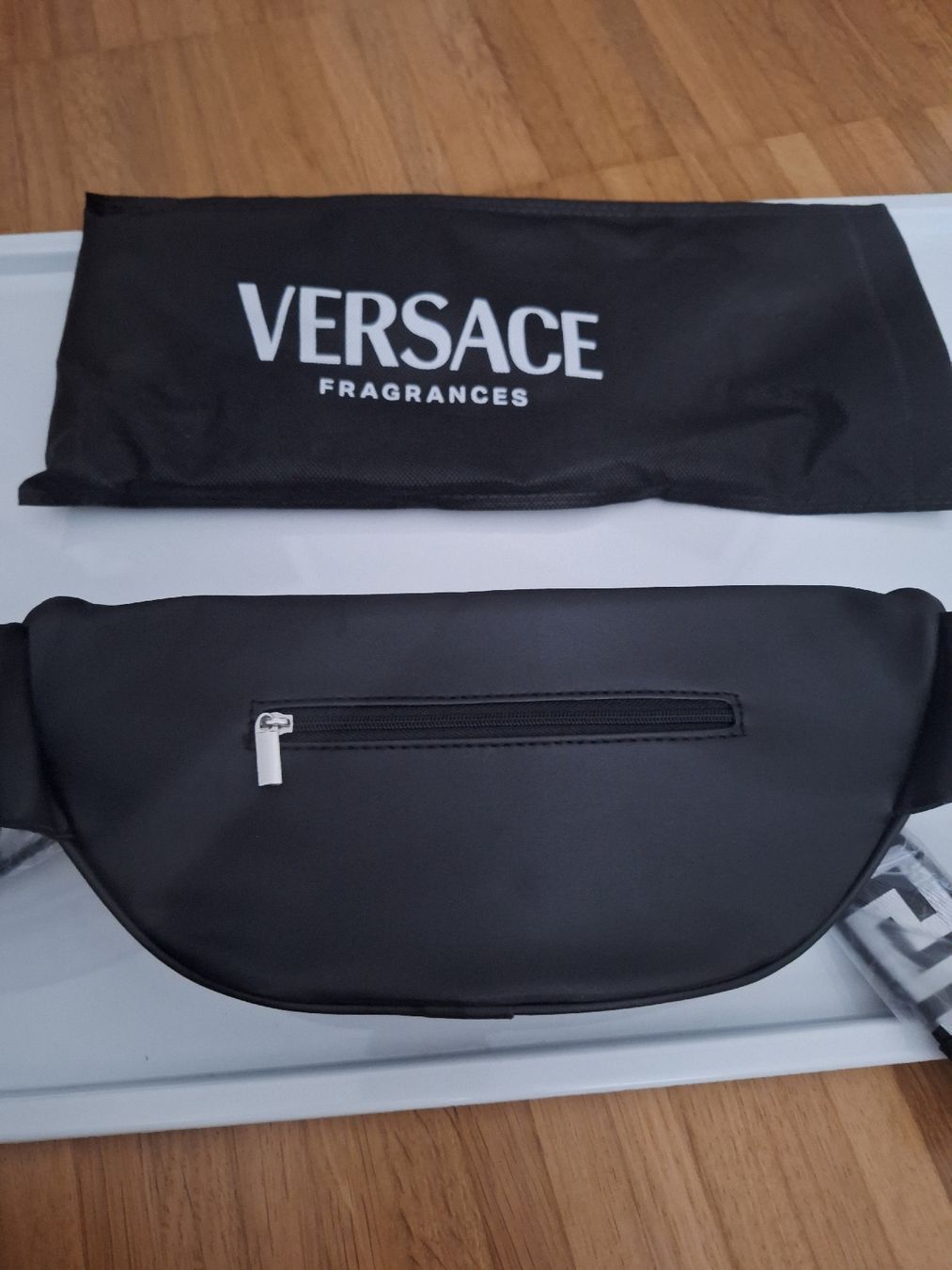 Versace Taschen für Damen: Versace Tasche – Neu und originalverpackt aus Mumpf von SwissDi 3