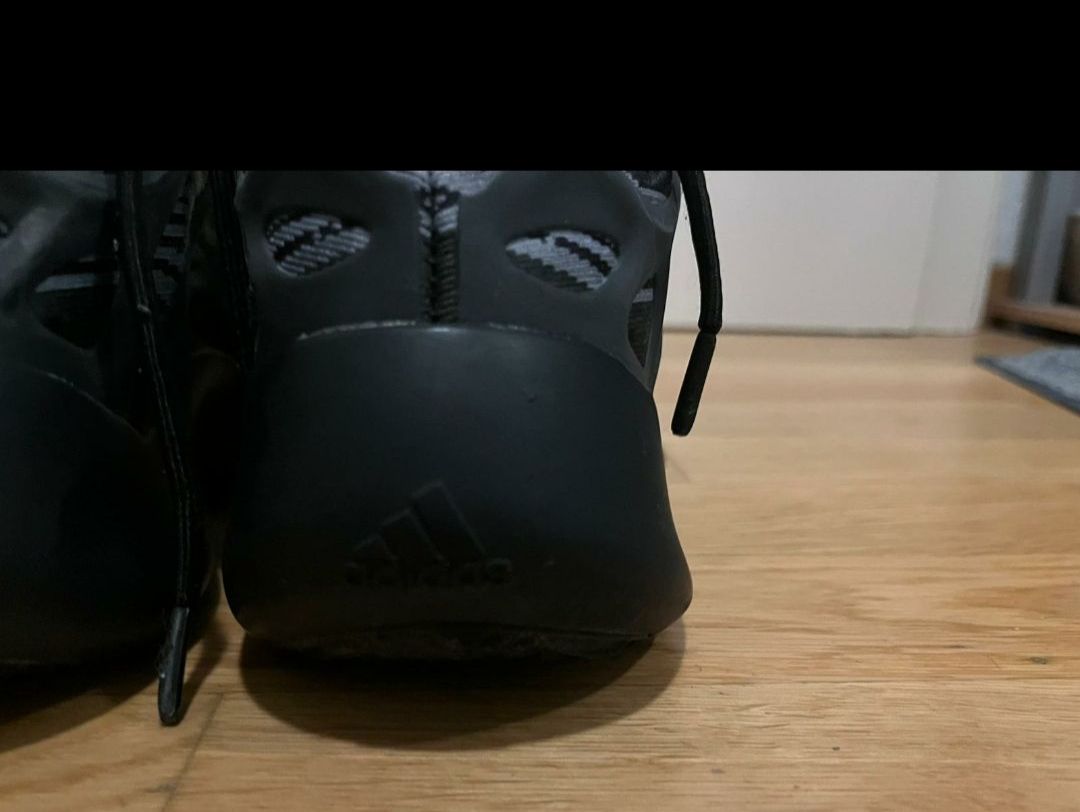 Adidas Scarpe da uomo: Adidas yezzy 700v3 – Usato da Fribourg venduto da mal_8zjh 1