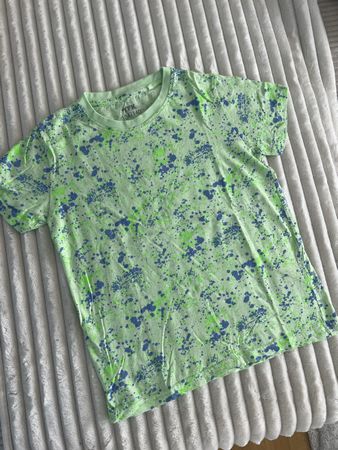 T-SHIRT NEON GRÜN MIT MUSTER NEU GR 134/140
