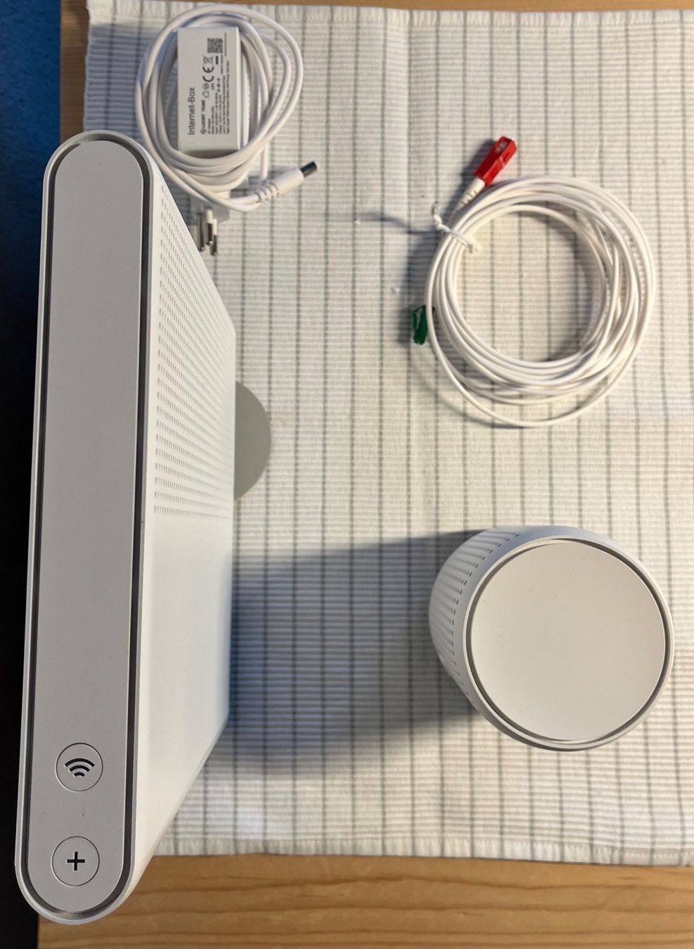 Swisscom Modem & Router: Swisscom Internet Box 5 und WLAN Box 5 mit Glasfaserkabel – Usato da Kilchberg ZH venduto da Sahara4444 4