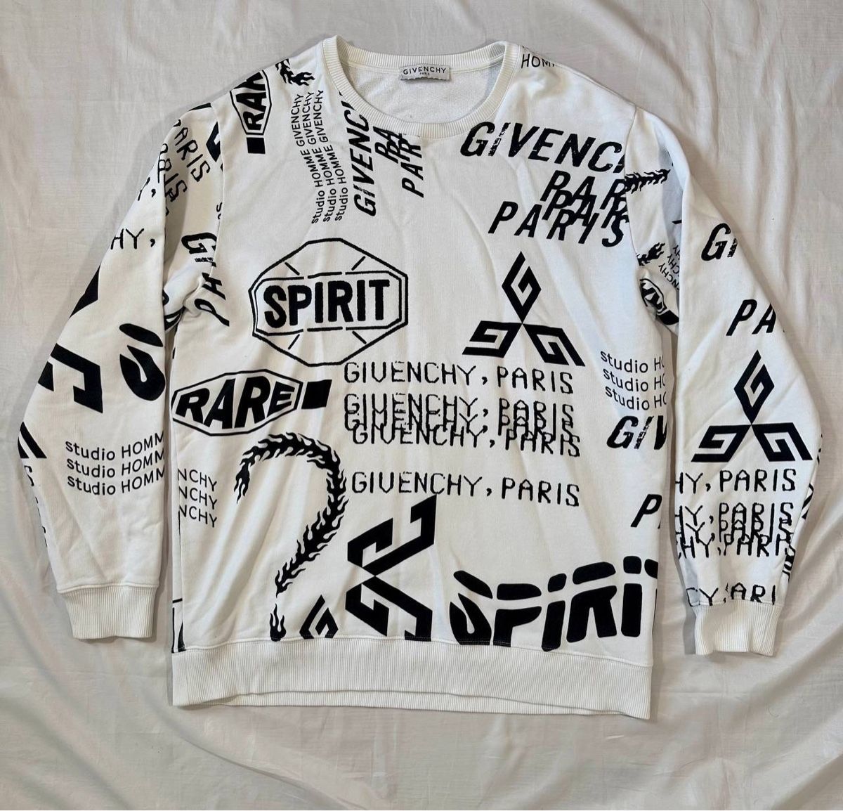 Givenchy Maglioni & Felpe: Givenchy Pullover  – Usato da Pfäffikon ZH venduto da Nataliia.