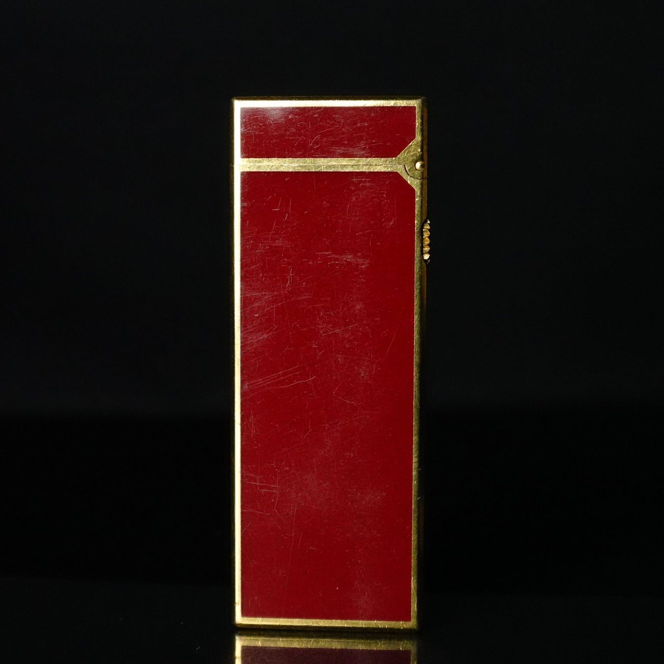 Dunhill Accendini: Dunhill - Lacquer Red Pattern Rollagas Lighter vergoldet – Usato da Bruettisellen venduto da Collector_Store 7