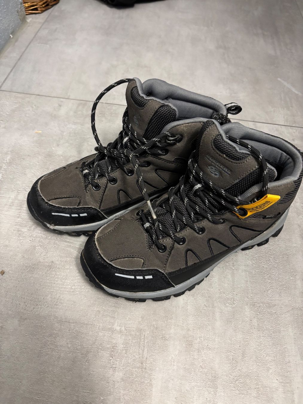 Scarpe da uomo: 3 chassurres parfait 37,36,35.5 – Usato da Neuchatel venduto da UMY