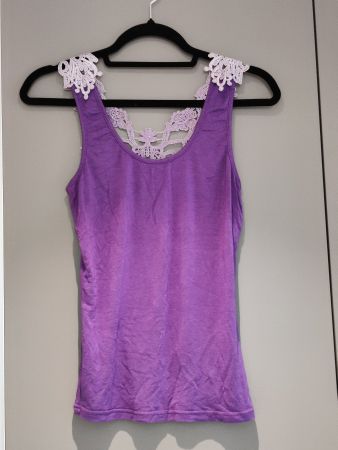 Sommertop Lila mit Spitze, Grösse S, Top Zustand!