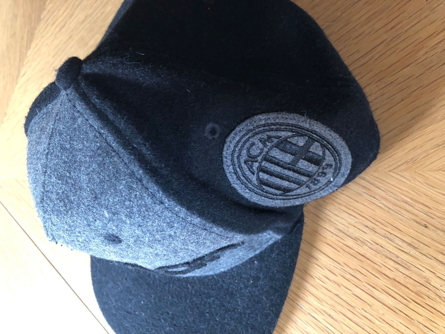 Autres vêtements femmes: acmilan Cap schwarz/grau – Neuf (Voir description) à Schübelbach par Dolly990_2 1