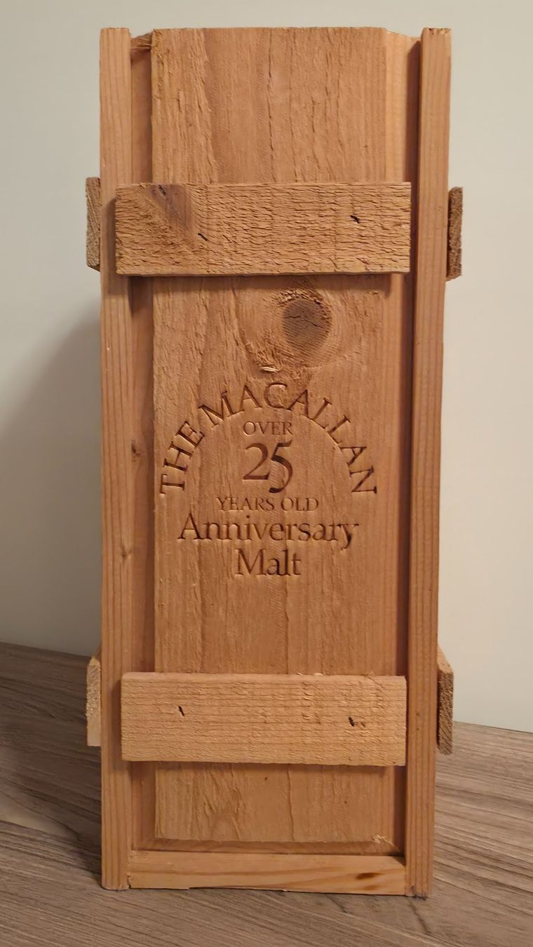 Macallan Spirituosen: Macallan 25 year - The Anniversary Malt – Neu (gemäss Beschreibung) aus Horw von A3quitas 1