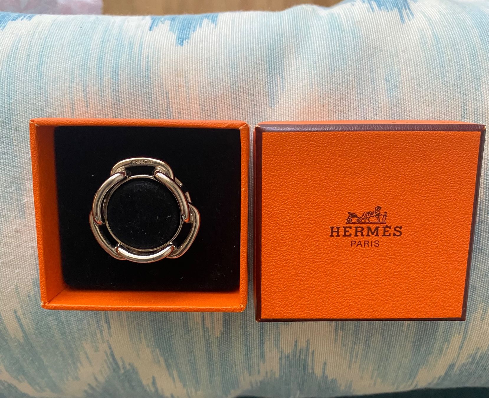 Hermès Ciondoli: Original Hermes Foulard Ring – Nuovo (secondo la descrizione) da Kaiseraugst venduto da RJ03