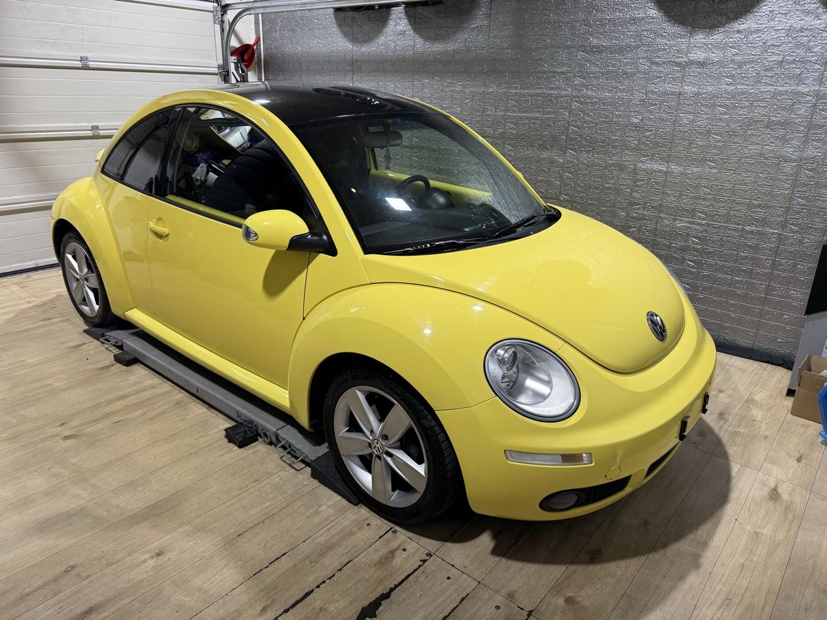 VW Automobili: Vw New Beetle 1.8 Turbo 20V – Usato da Gisikon venduto da SKR-F10